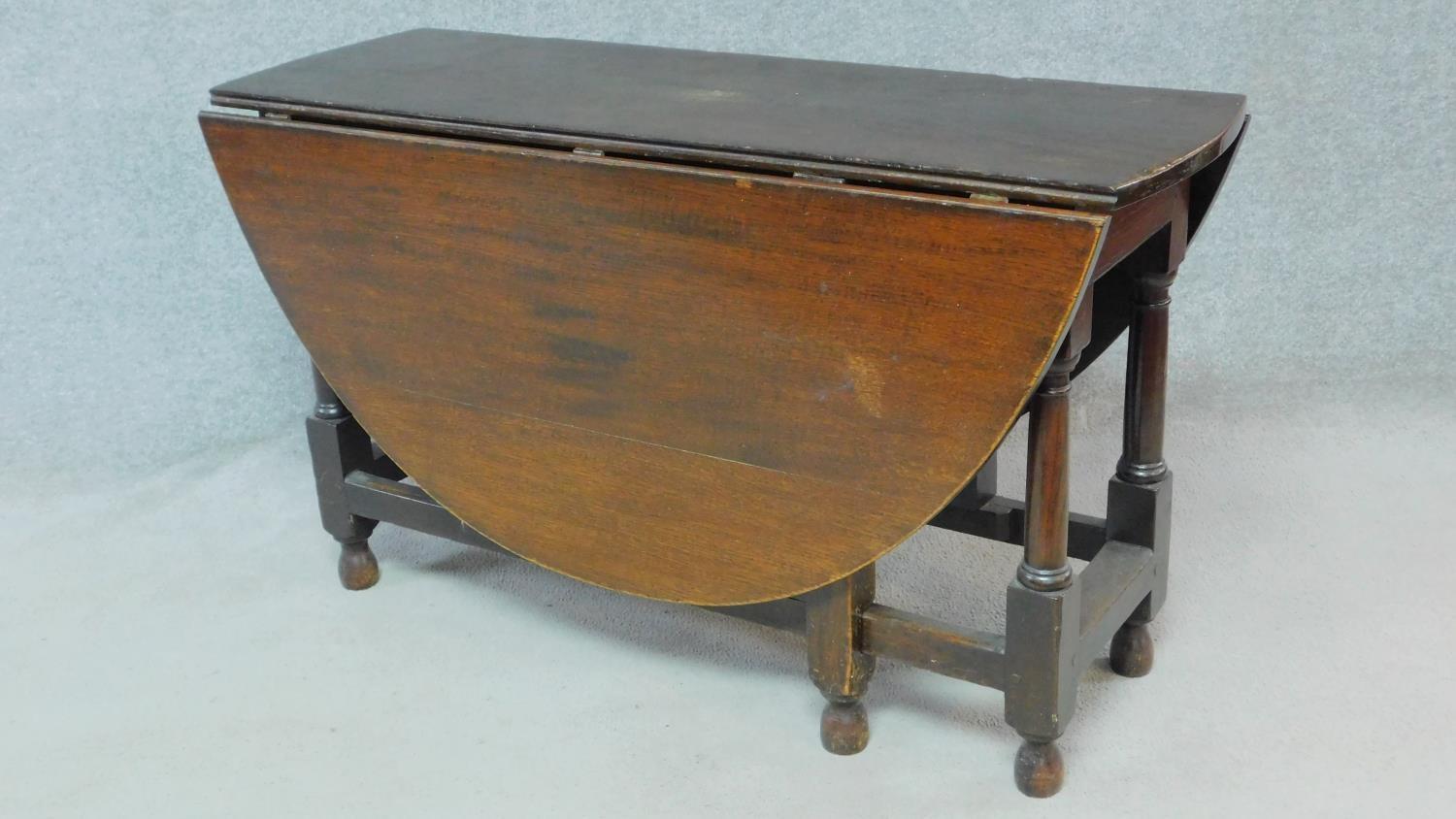 An antique country oak drop flap dining table with gateleg action. H.72 W.147 D.125cm - Image 3 of 3