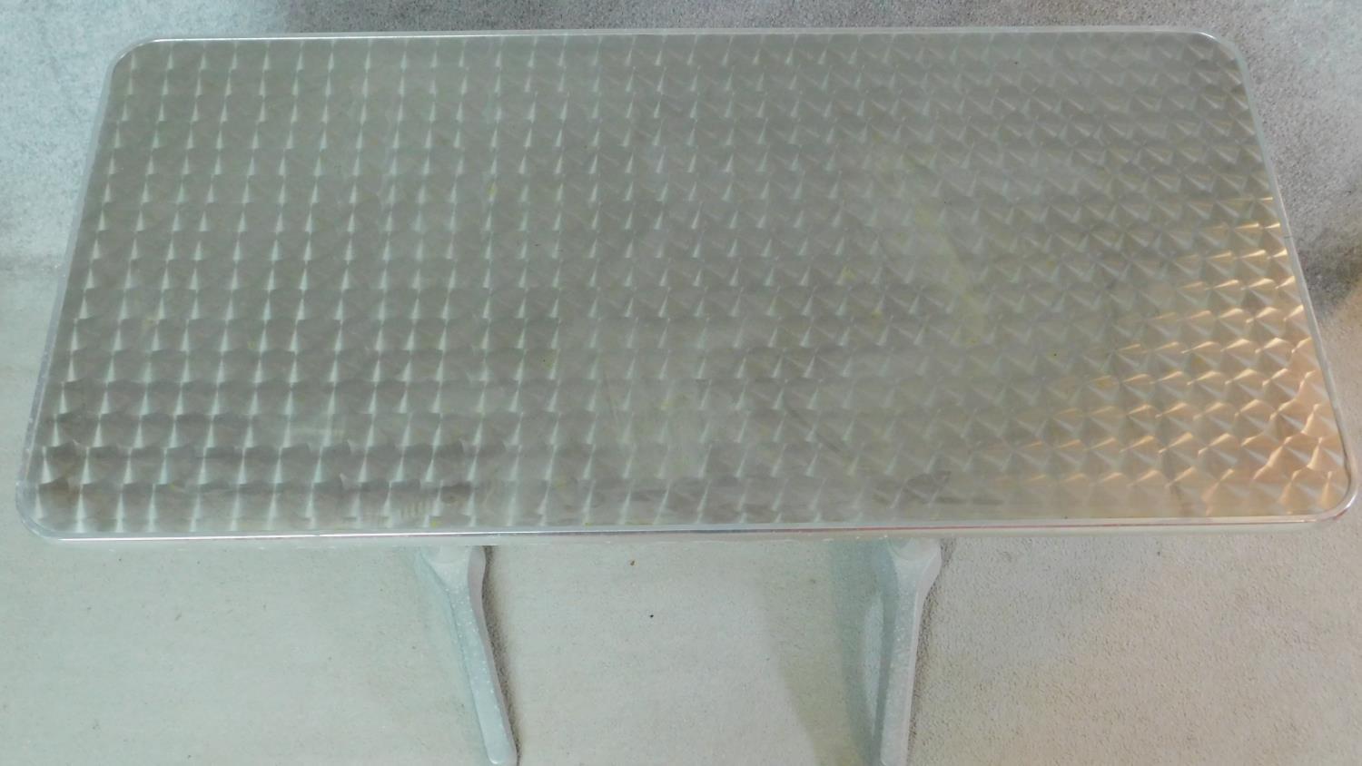 A contemporary aluminium garden table. H.72 W.120 D.60cm - Image 2 of 3