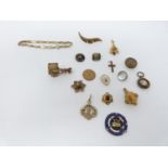 Collection of antique and vintage jewellery. Including a yellow metal horse and carriage pendant,