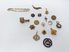 Collection of antique and vintage jewellery. Including a yellow metal horse and carriage pendant,