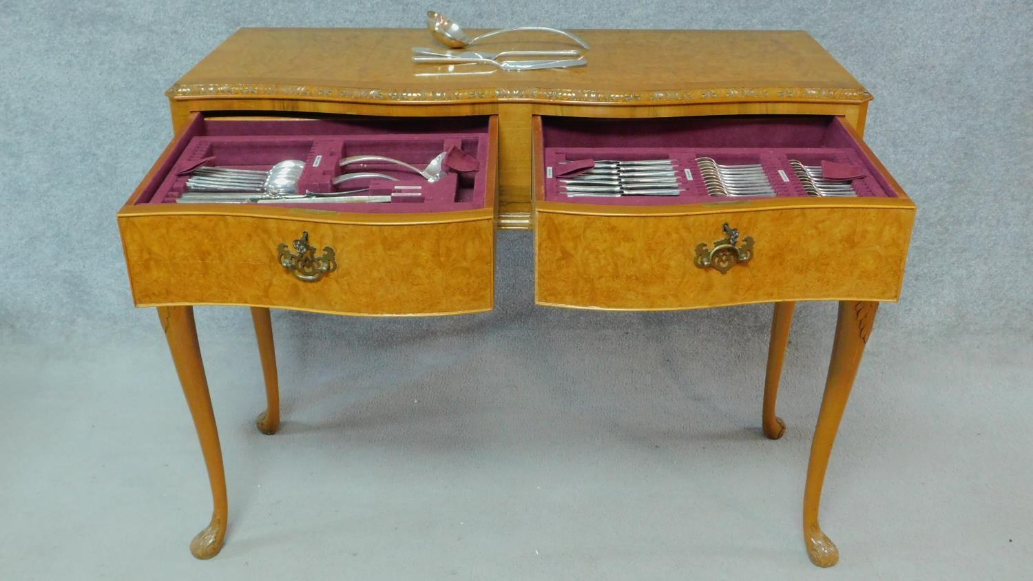 A mid century burr walnut Georgian style serving table with fitted canteen drawers containing a - Image 2 of 13