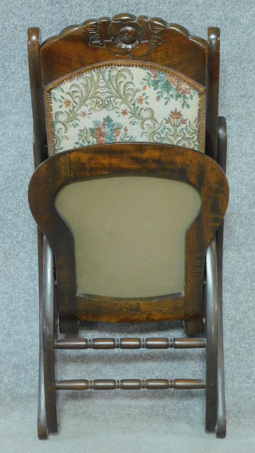 A folding rocking chair and a set of wall hanging shelves. H.78cm (chair) - Image 5 of 8