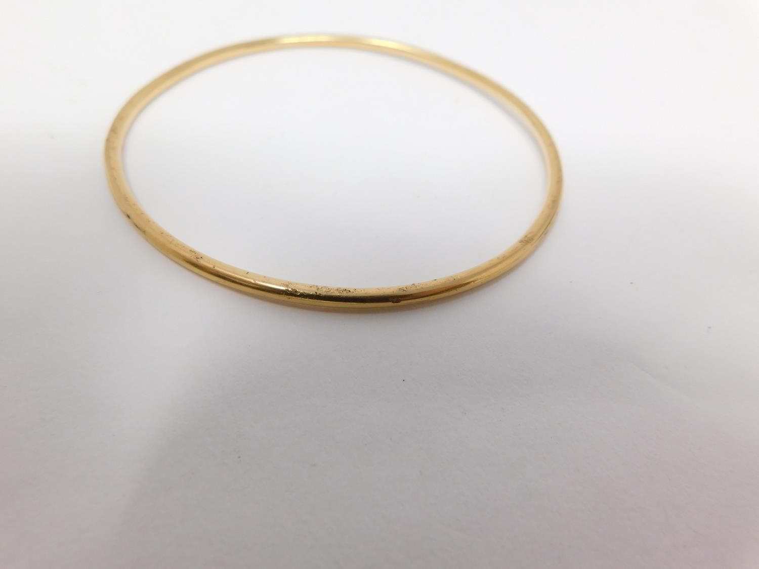 A yellow metal bangle. Foreign hallmark. Weight 11.2 g, 6.3 diameter. - Image 2 of 8