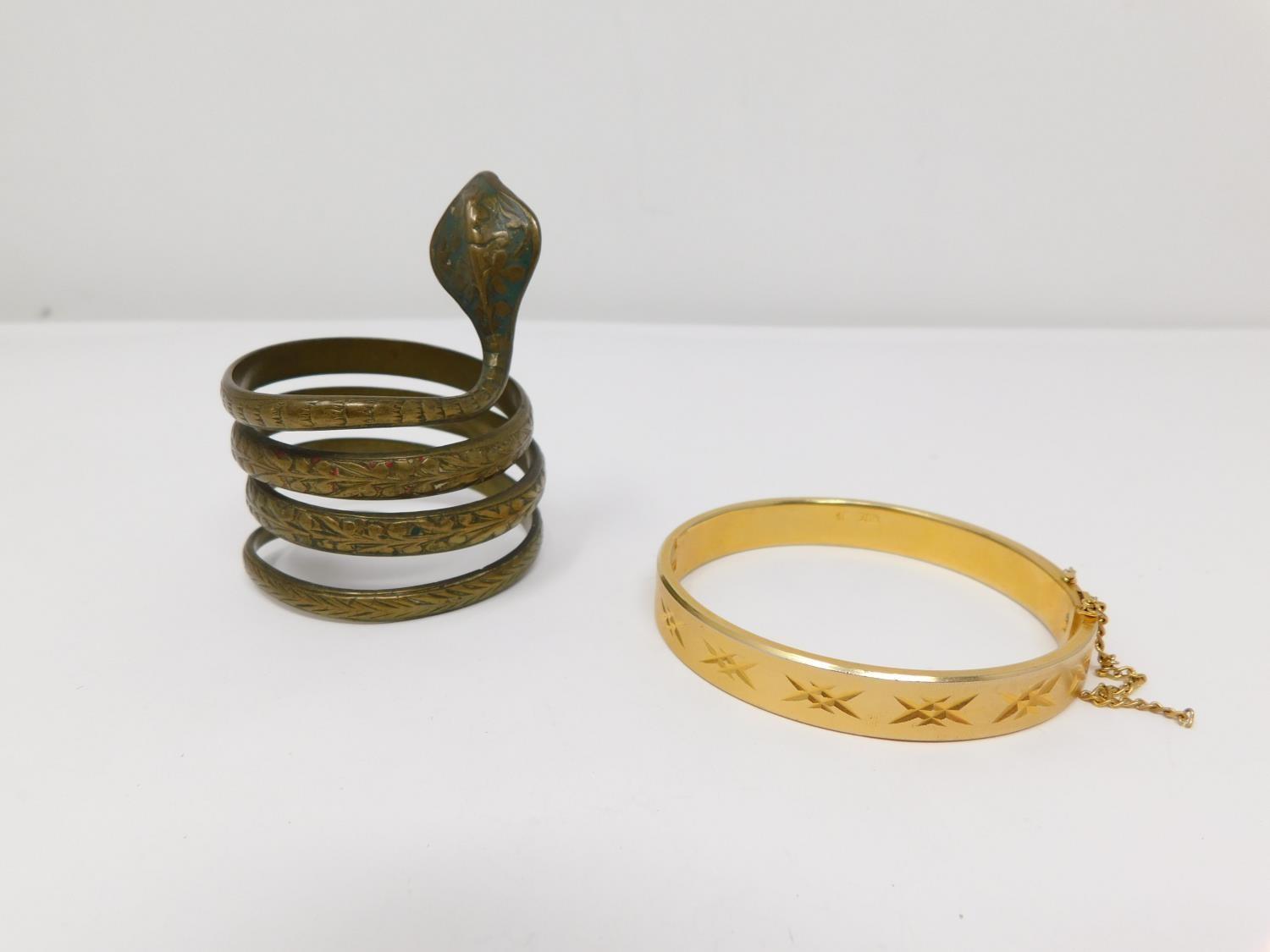 A collection of vintage jewellery inlcuding an 18 carat rolled gold bangle with star cur design, a - Image 12 of 28