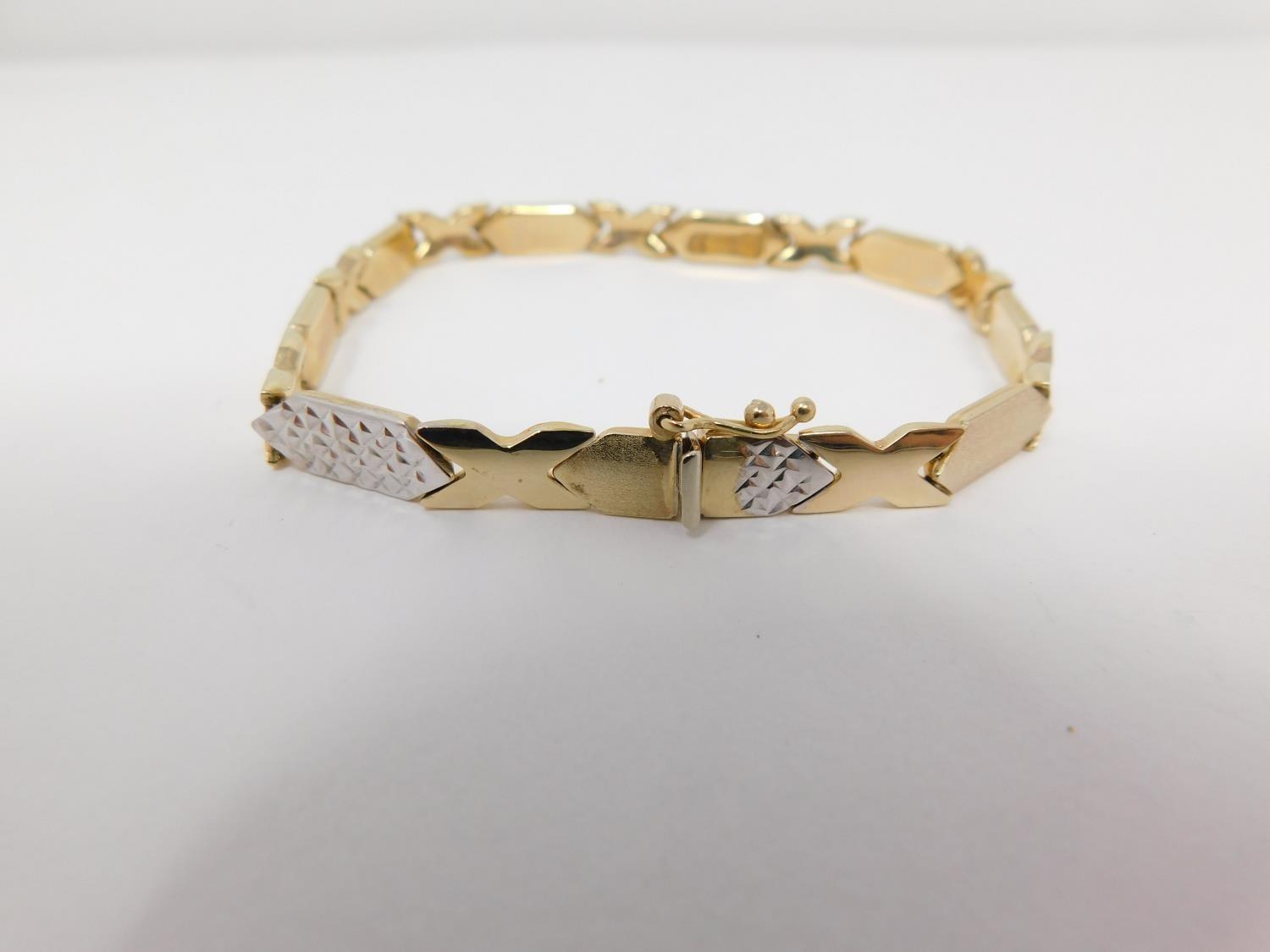 A 14 carat bi-colour gold articulated bracelet, with cross-hatched texture and X-shape design. - Image 5 of 10