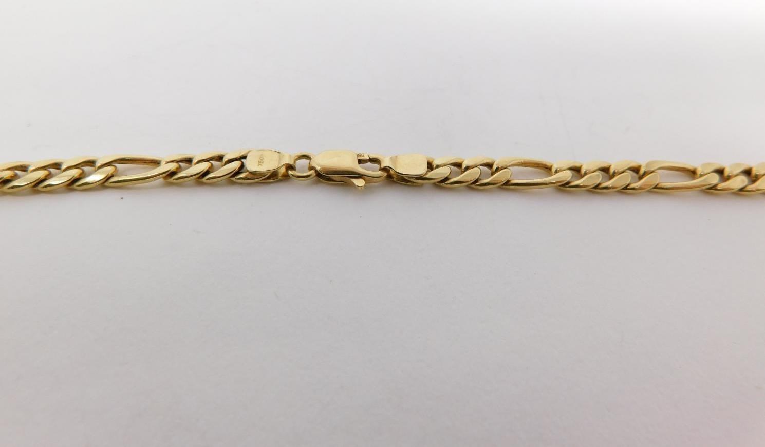 An 18 carat yellow gold Figaro chain with engraved zodiac rectangular pendant. Fastens with a secure - Image 5 of 9