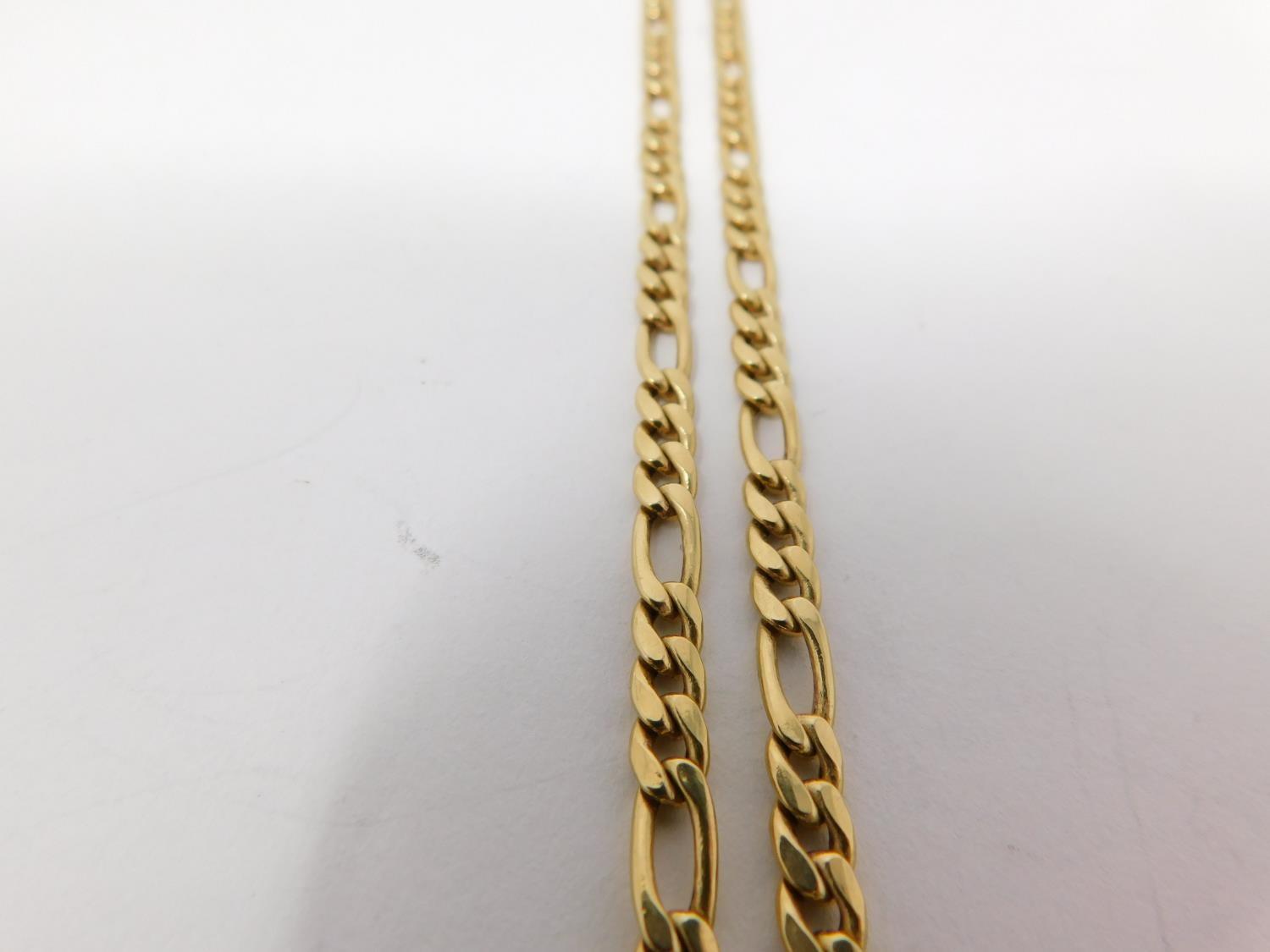 An 18 carat yellow gold Figaro chain with engraved zodiac rectangular pendant. Fastens with a secure - Image 4 of 9