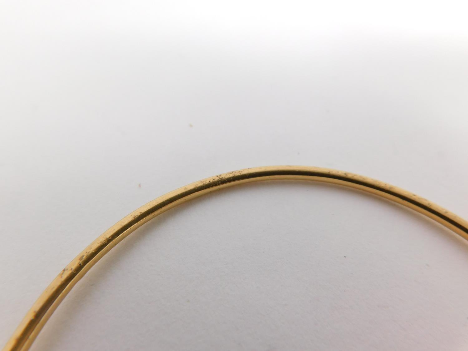 A yellow metal bangle. Foreign hallmark. Weight 11.2 g, 6.3 diameter. - Image 3 of 8