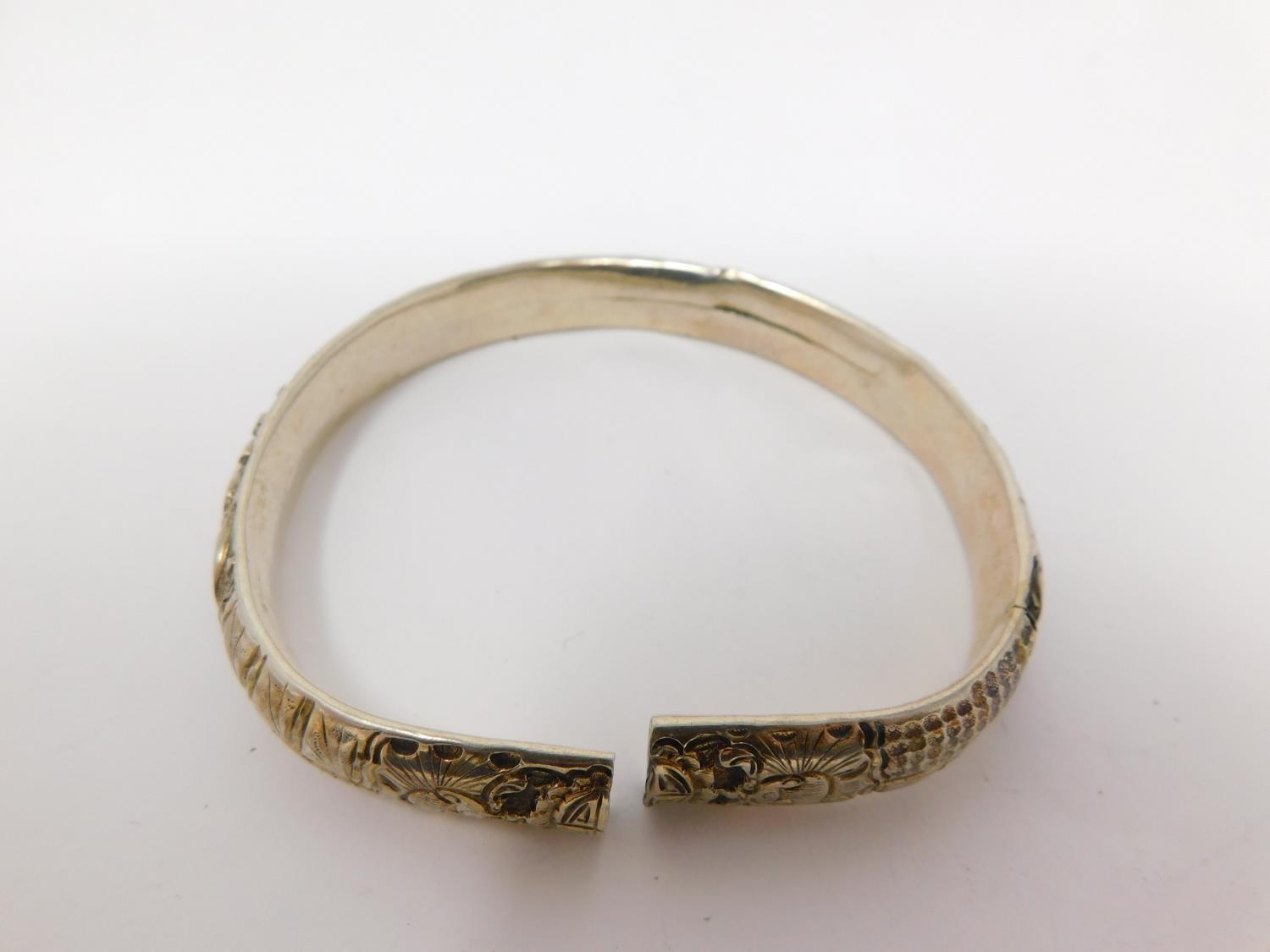 An antique Chinese engraved white metal bangle and toggle buttons. The bangle is engraved with a - Image 8 of 14