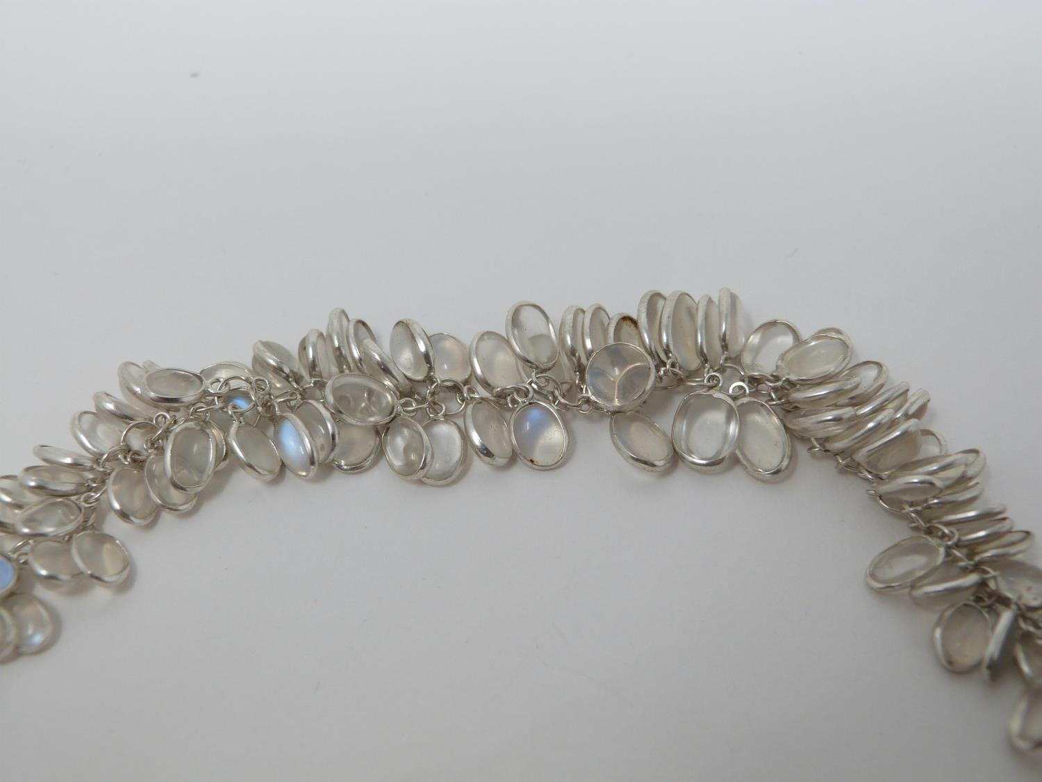 A bespoke Moonstone and silver graduated garland necklace. The oval moonstones set in individual - Image 6 of 7