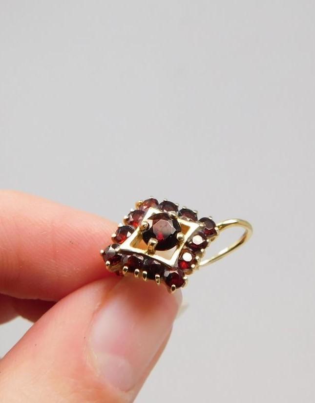 A pair of vintage 18 carat yellow gold and garnet diamond shaped earrings. Each set with thirteen - Image 9 of 9