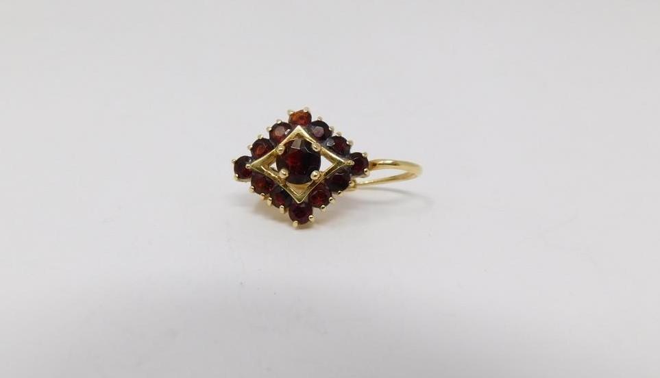 A pair of vintage 18 carat yellow gold and garnet diamond shaped earrings. Each set with thirteen - Image 7 of 9