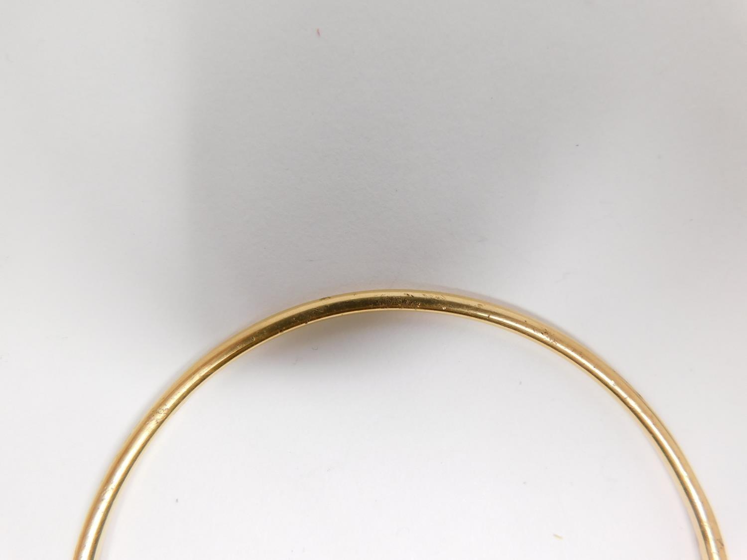 A yellow metal bangle. Foreign hallmark. Weight 11.2 g, 6.3 diameter. - Image 5 of 8