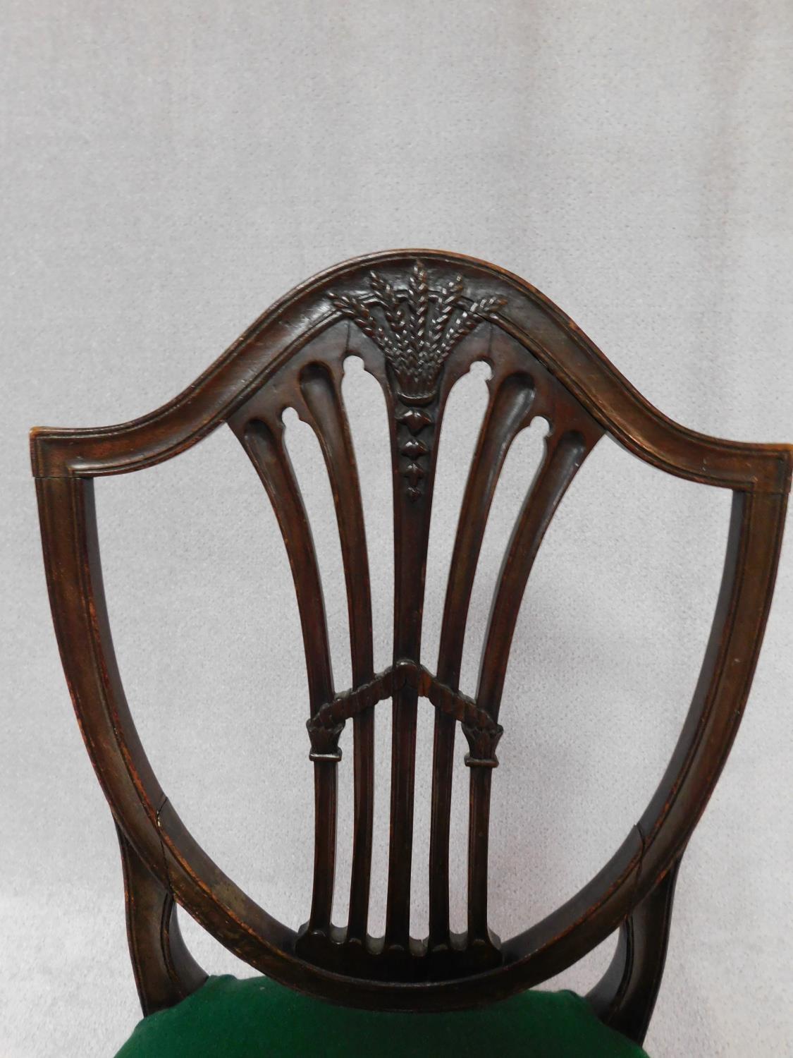A set of three 19th century mahogany dining chairs with Hepplewhite style shield shaped pierced - Image 3 of 3