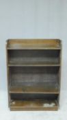 A vintage oak open dwarf bookcase. H.120 W.80 D.24cm
