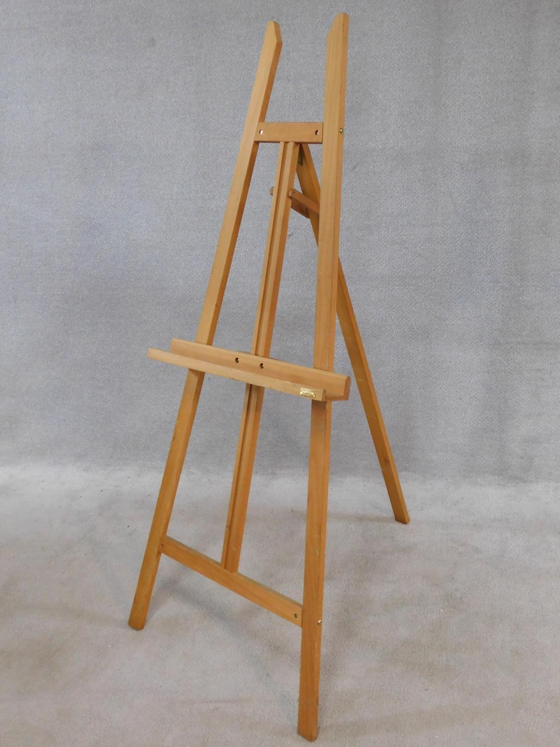 A beech framed Daler Rowney adjustable artist's easel. H.164cm