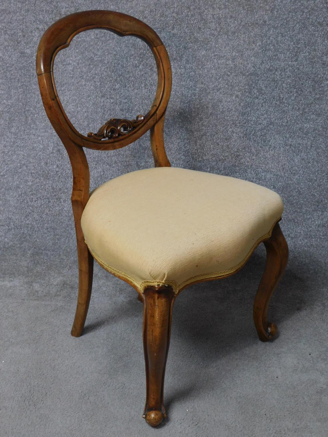 A pair of Victorian walnut balloon back dining chairs in damsk upholstery on cabriole supports. H. - Image 3 of 6