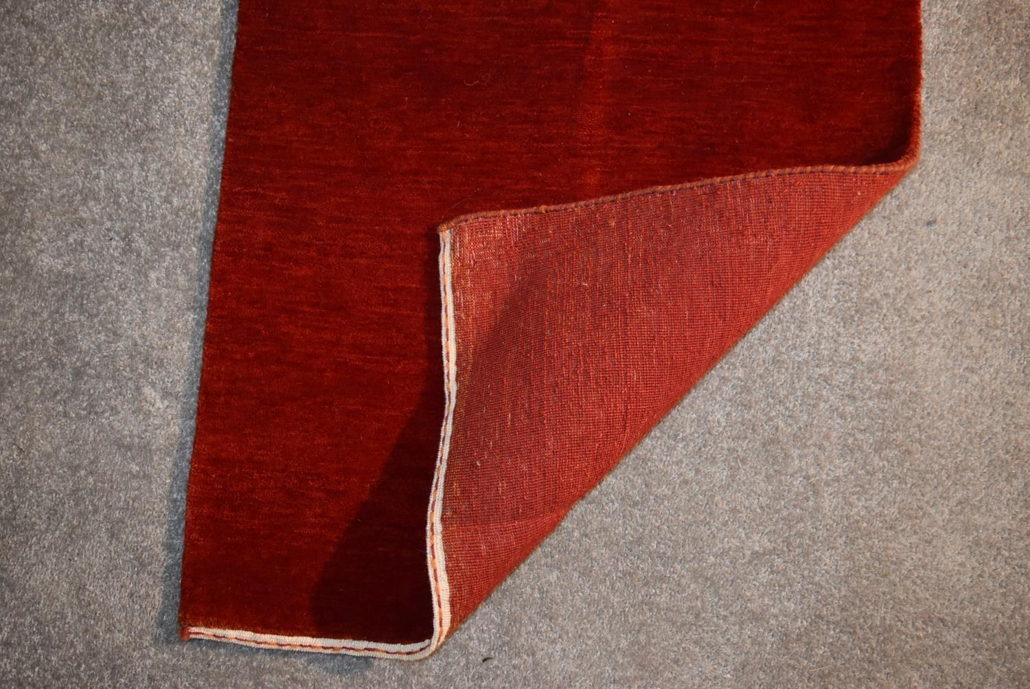 A contemporary runner in deep burgundy. L.350x63cm - Image 3 of 5