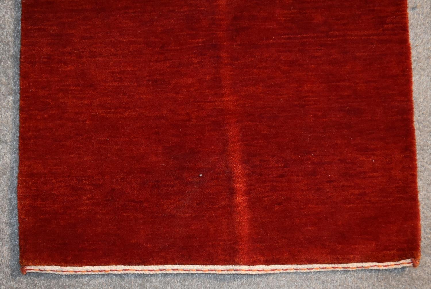 A contemporary runner in deep burgundy. L.350x63cm - Image 2 of 5