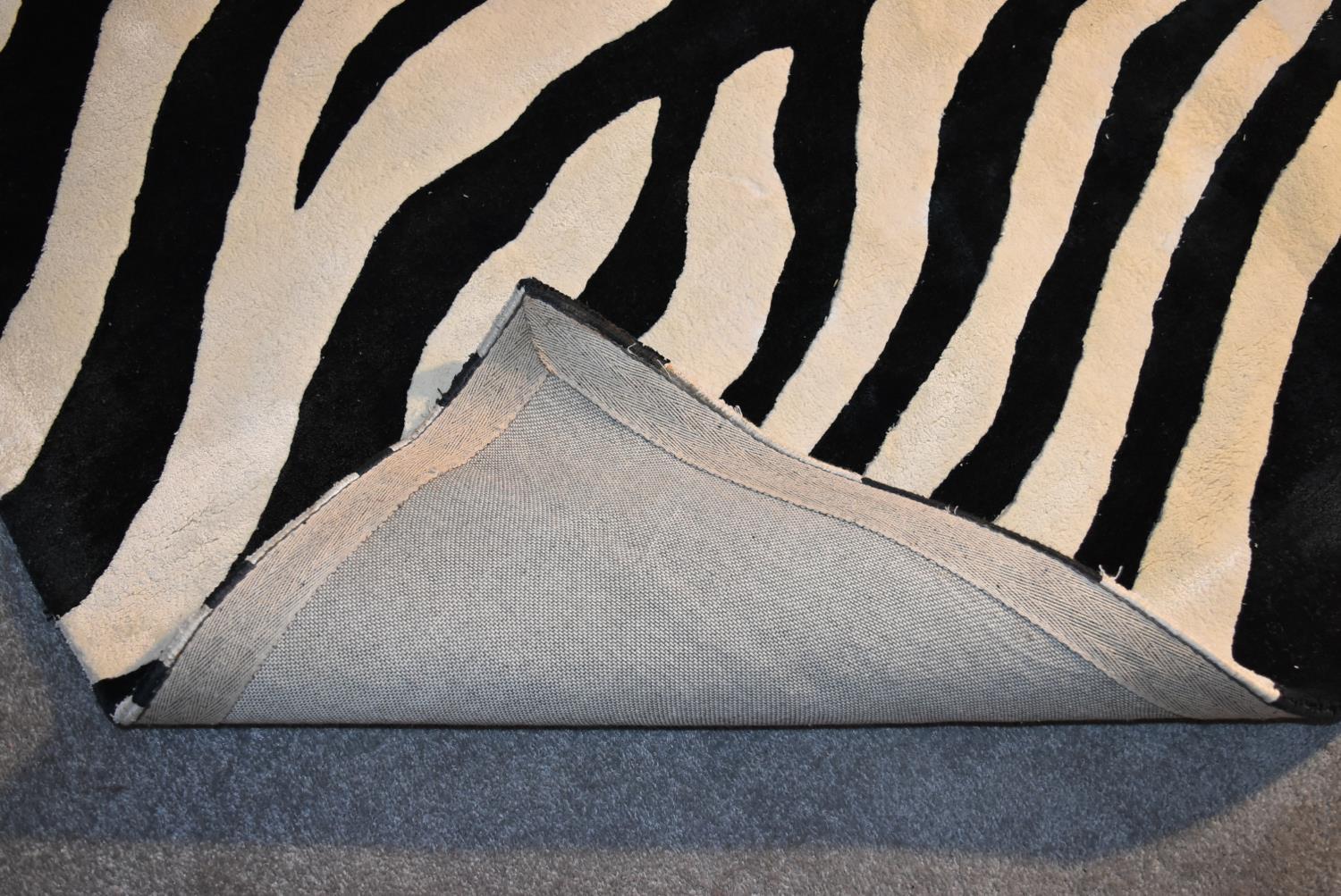 A Zebra skin patterned rug. L.274x182cm - Image 3 of 3