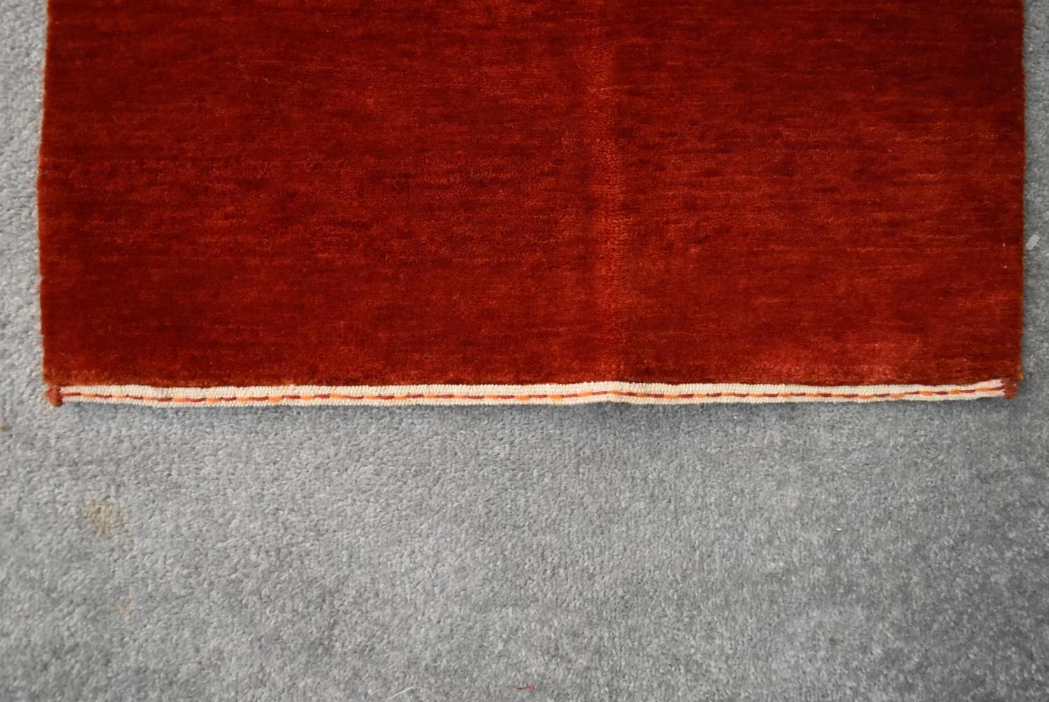 A contemporary runner in deep burgundy. L.350x63cm - Image 5 of 5