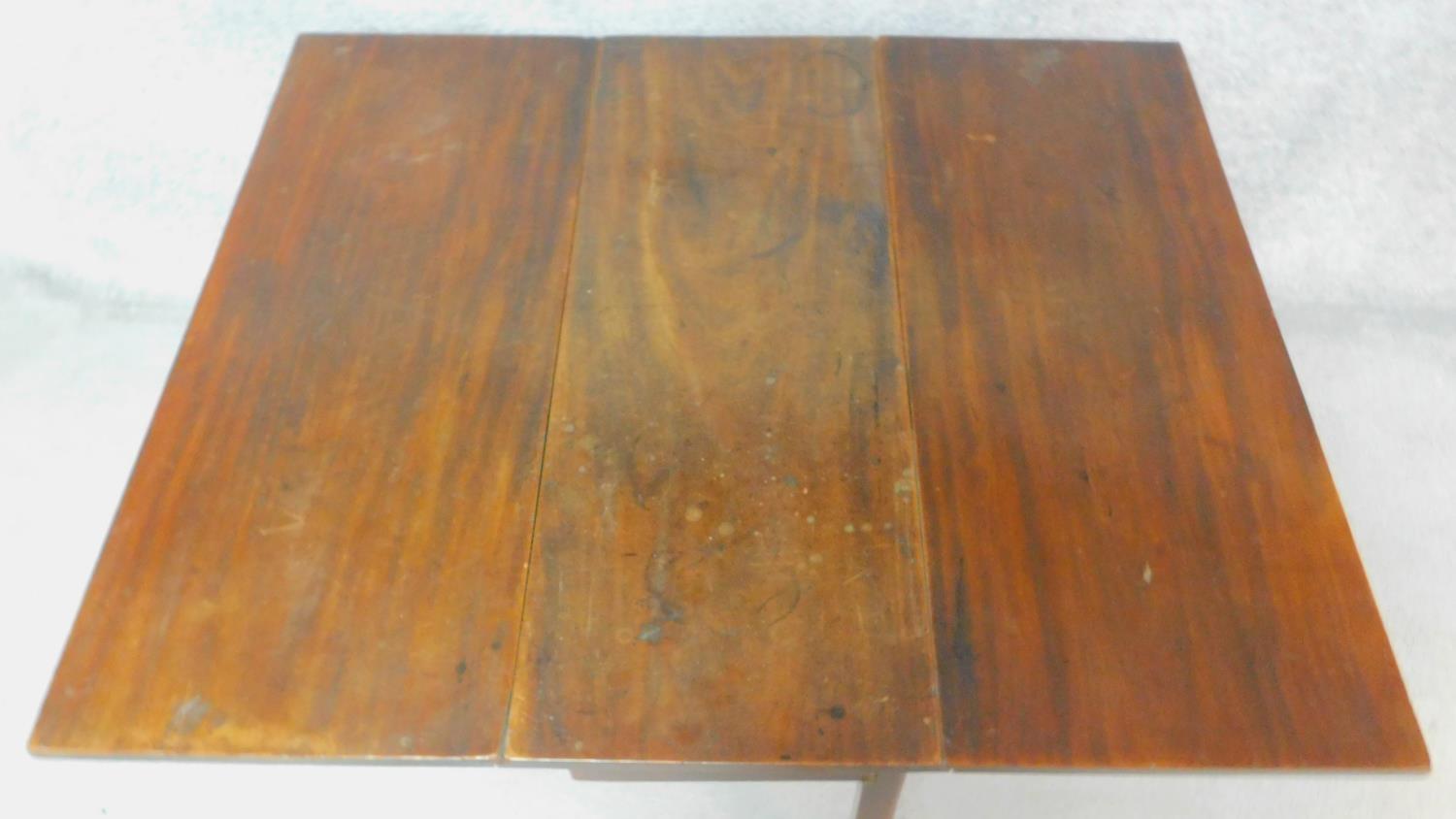 A Georgian mahogany drop flap dining table with gateleg action on square supports. H.72 W.115 D.95cm - Image 2 of 3