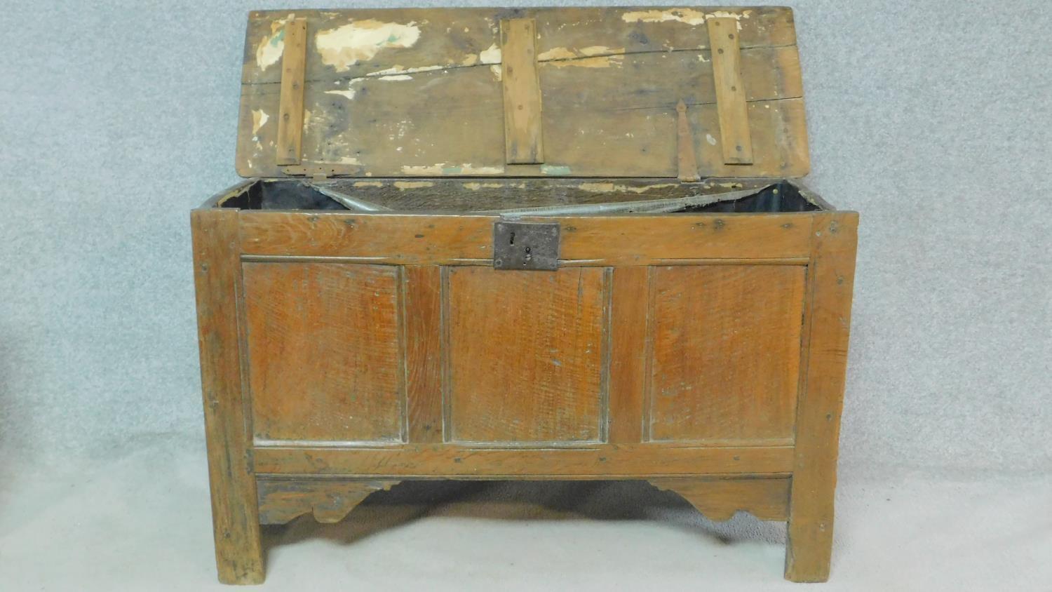A Georgian country oak coffer with hinged top and panelled sides on block supports. H.73 W.122 D. - Image 3 of 6