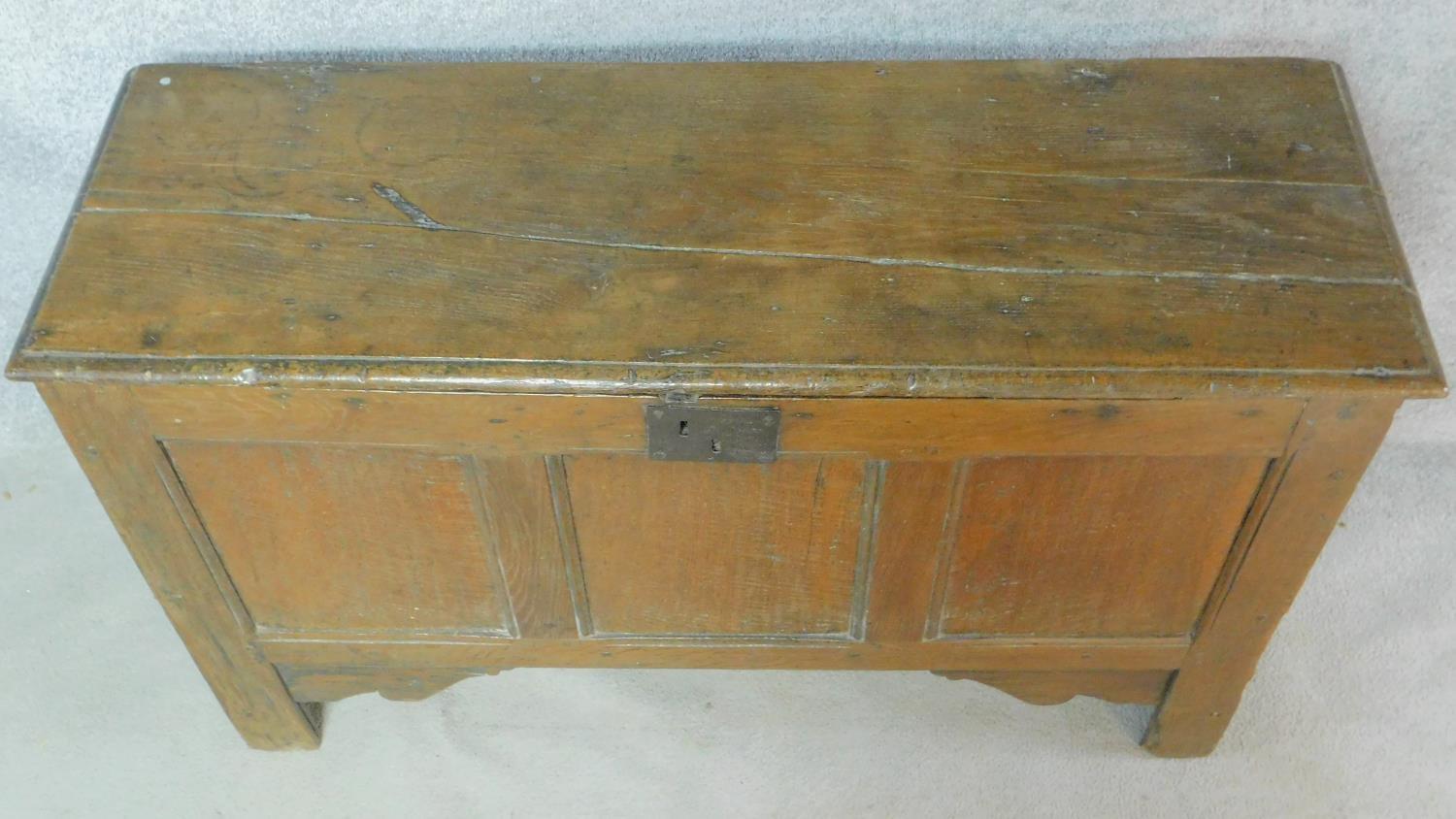 A Georgian country oak coffer with hinged top and panelled sides on block supports. H.73 W.122 D. - Image 4 of 6