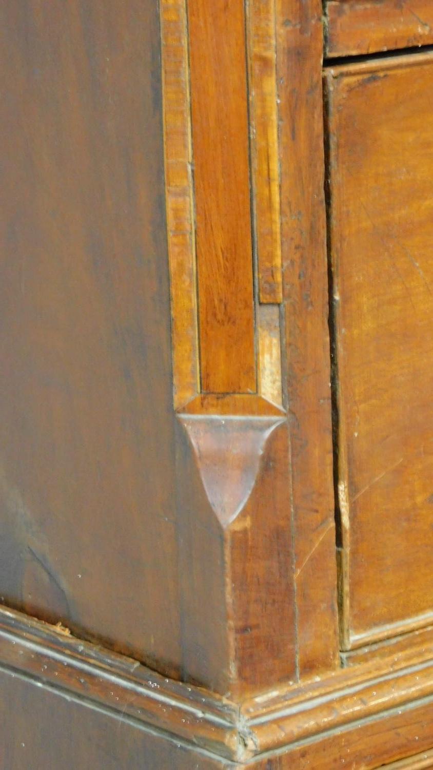 A Georgian mahogany chest on chest with satinwood and ebony inlay and brass plate handles on - Image 5 of 6