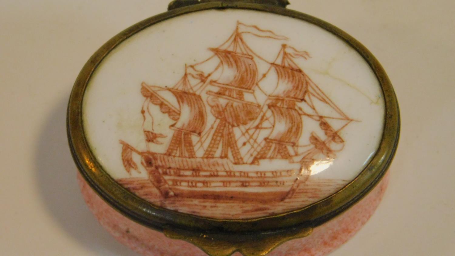 A Georgian enamel patch pot with pink speckled enamel base and hand painted sailing galleon design - Image 3 of 6