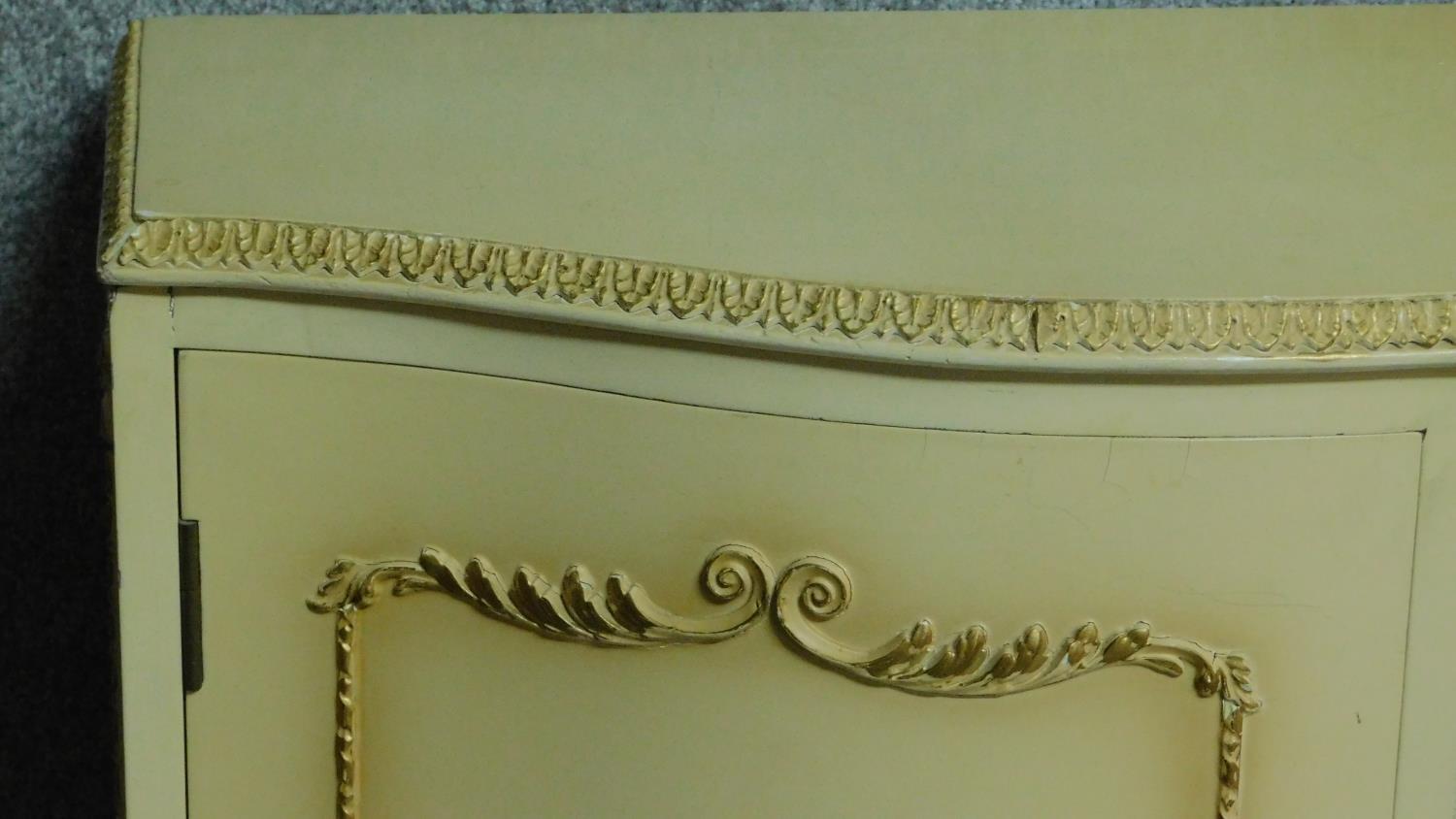 A mid century vintage cream and gilt sideboard or long dressing table fitted with kneehole section - Image 4 of 6