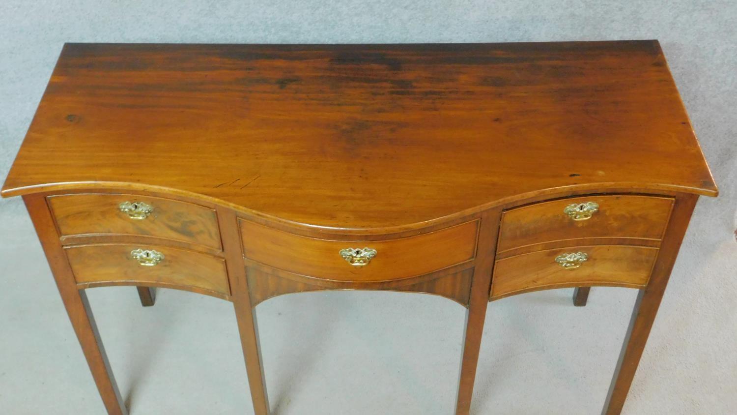 A small Regency mahogany serpentine fronted sideboard with an arrangement of five drawers and fitted - Image 3 of 7