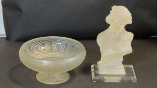 An Art Deco frosted moulded glass pedestal bowl with interlocking circles and foliate design