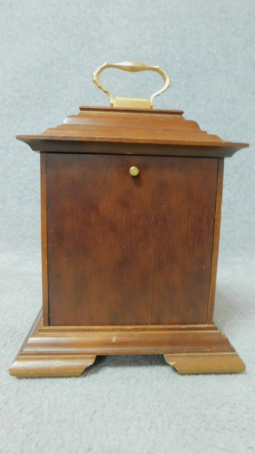 A Georgian style mahogany cased mantel clock with brass carrying handle on stepped bracket feet. H. - Image 3 of 5