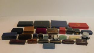 A collection of twenty nine antique and vintage jewellery boxes. Including various stud, ring,