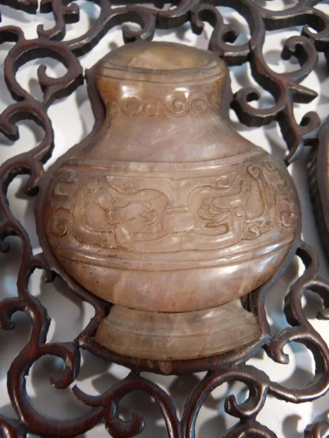 A Qing dynasty Chinese carved and pierced hardwood table screen and geometric stand. The screen is - Image 14 of 24