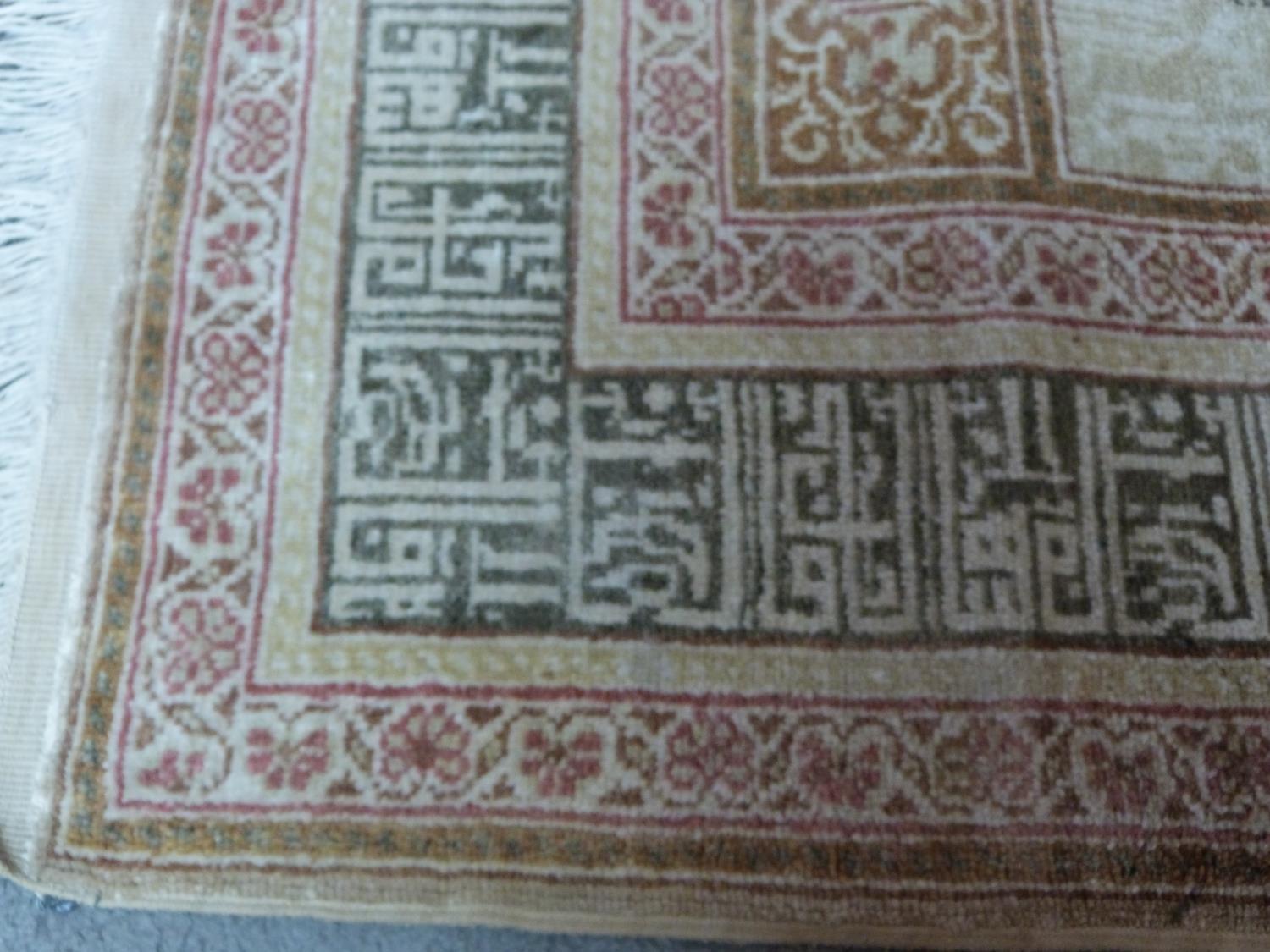 A woven Turkish prayer rug with Mehrab and lamp, mosque and calligraphy border design. 154x88 - Image 3 of 9