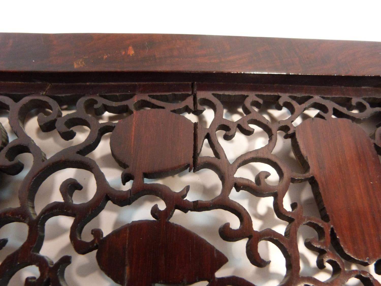 A Qing dynasty Chinese carved and pierced hardwood table screen and geometric stand. The screen is - Image 19 of 24