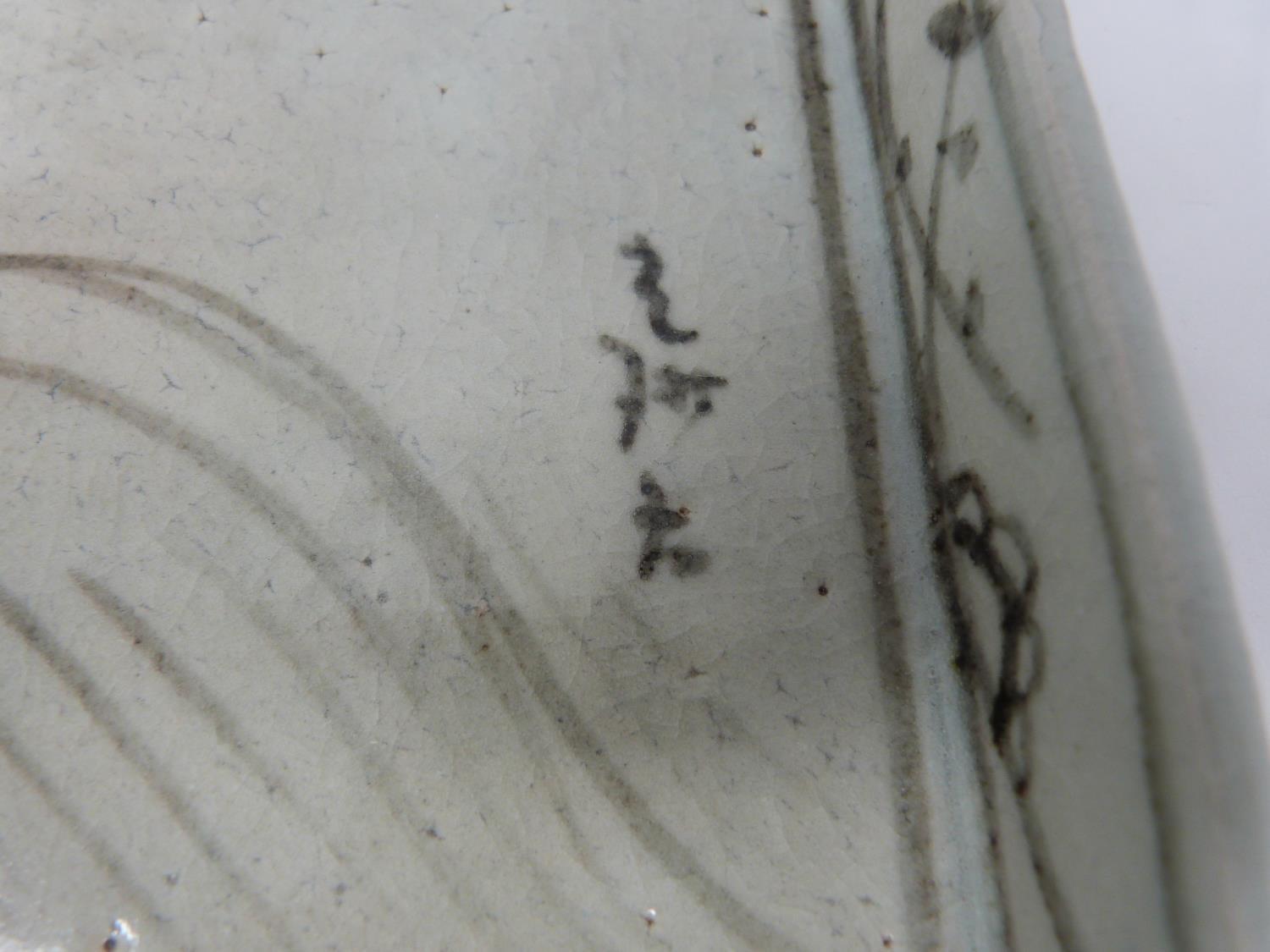 A bamboo boxed Japanese ceramic glazed square plate. Decorated with Plovers above the waves. - Image 7 of 10