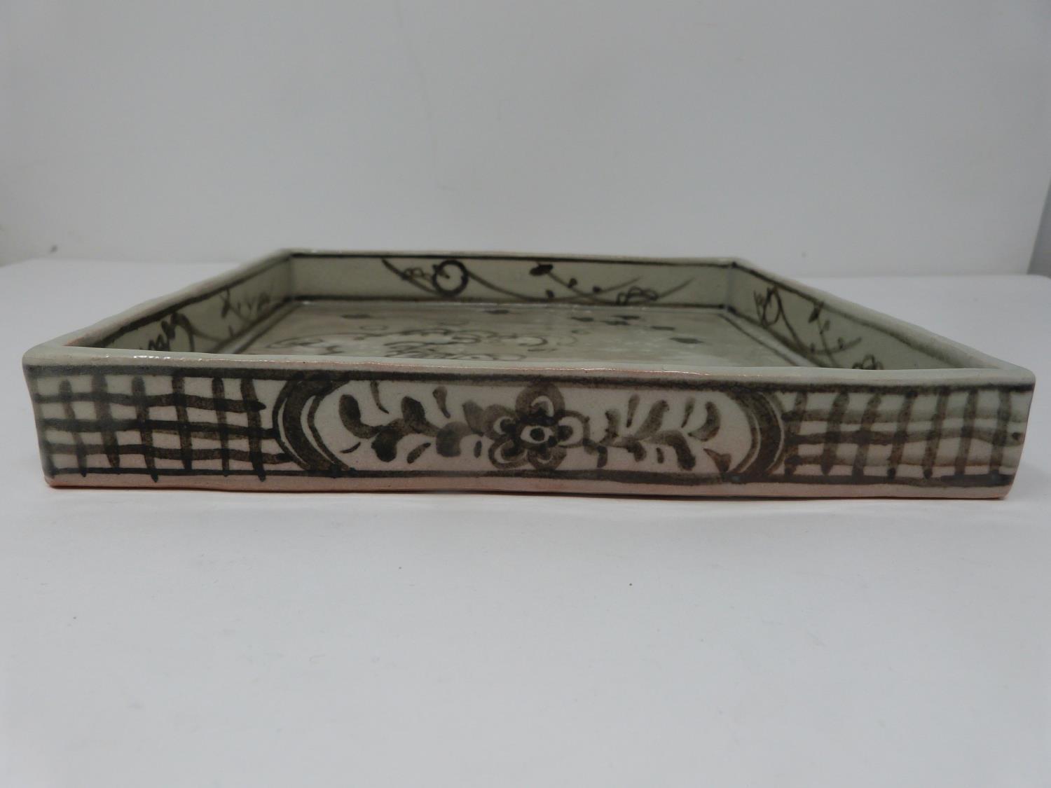 A bamboo boxed Japanese ceramic glazed square plate. Decorated with Plovers above the waves. - Image 8 of 10