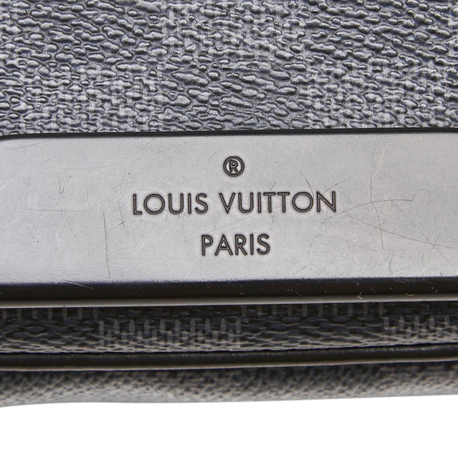A Louis Vuitton Daniel Messenger Bag Damier Graphite is very resistant to water and scratches, and - Image 6 of 9