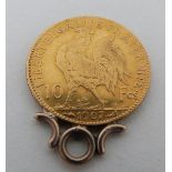 A 1907 French 10 Franc gold coin mounted pendant. One side with a rooster and the other with a