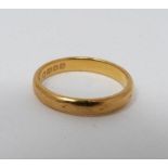 An Art Deco 22 carat yellow gold engraved D-shaped wedding band. Hallmarked BlBs for Bendall