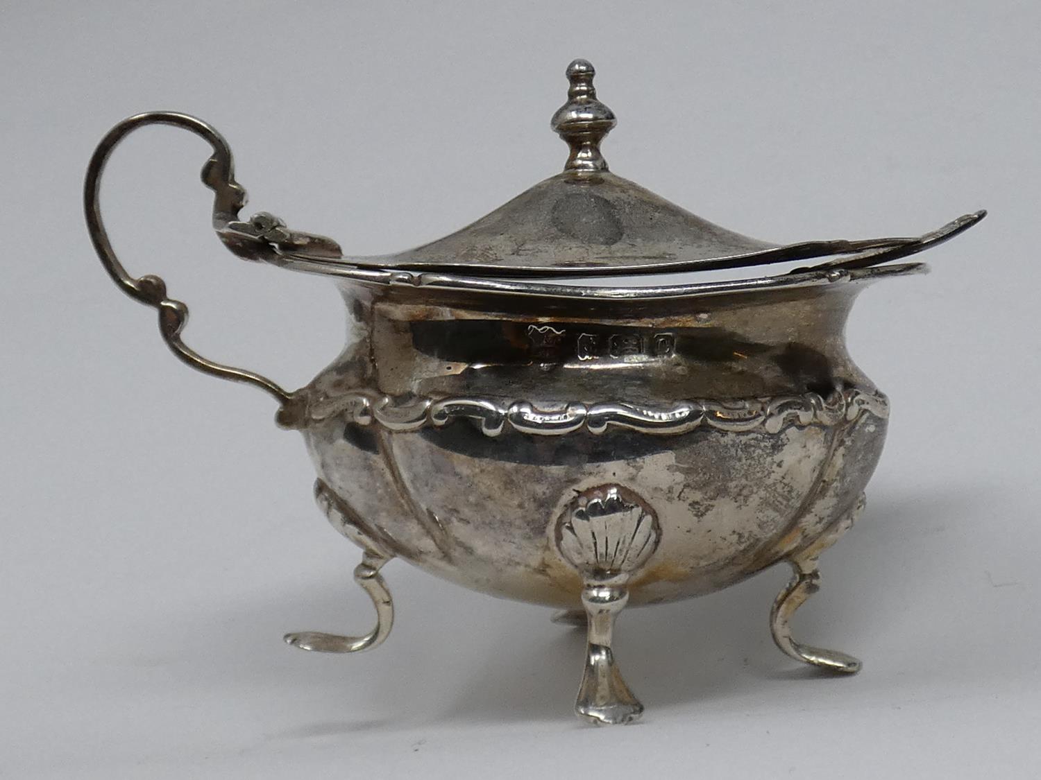 A Victorian silver cruet set hallmarked: ACM Co, for The Alexander Clark Manufacturing Co, 1904, - Image 5 of 8