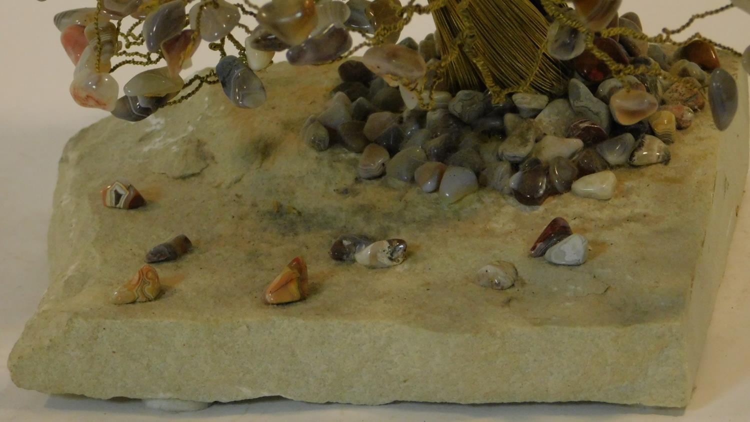 A vintage brass and agate tree on a stone slab base. The leaves are each chips of various coloured - Image 5 of 5