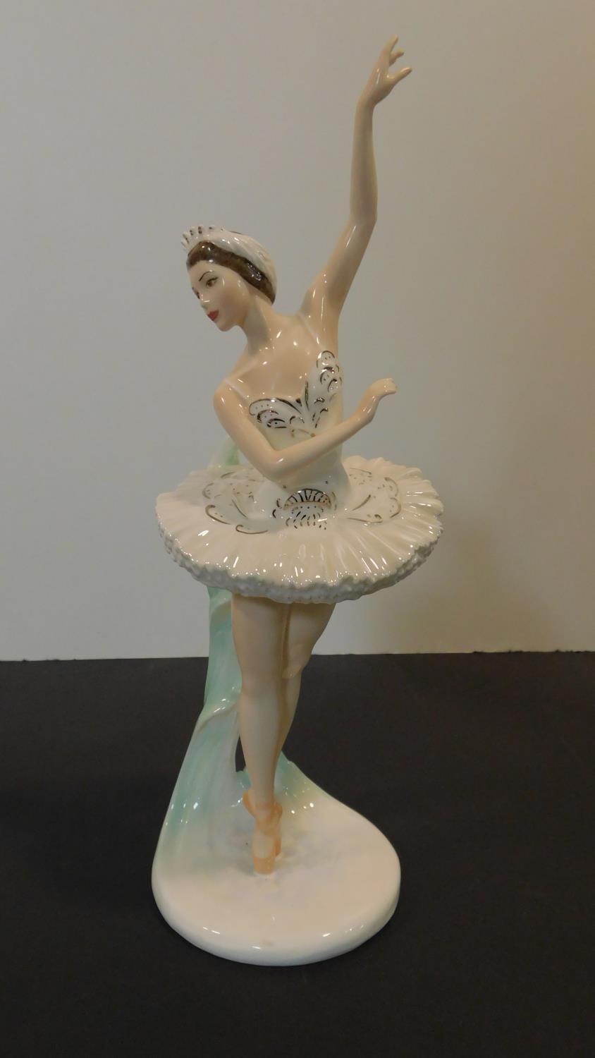 A Coalport figure of Margot Fonteyn from the 'Royal Academy of Dancing' collection sculpted by J. - Image 5 of 7