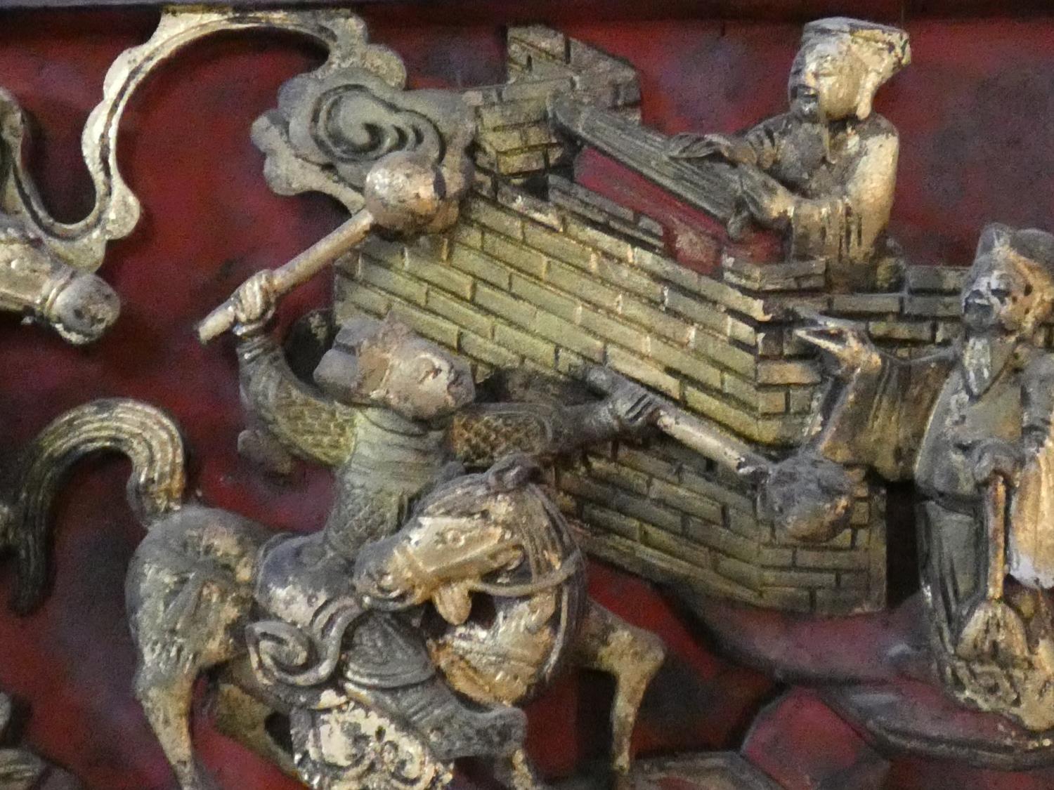 An antique Chinese carved lacquered and gilded panel with red round and warriors on horseback - Image 5 of 7