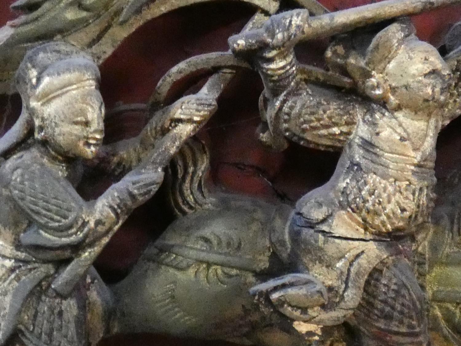 An antique Chinese carved lacquered and gilded panel with red round and warriors on horseback - Image 7 of 7