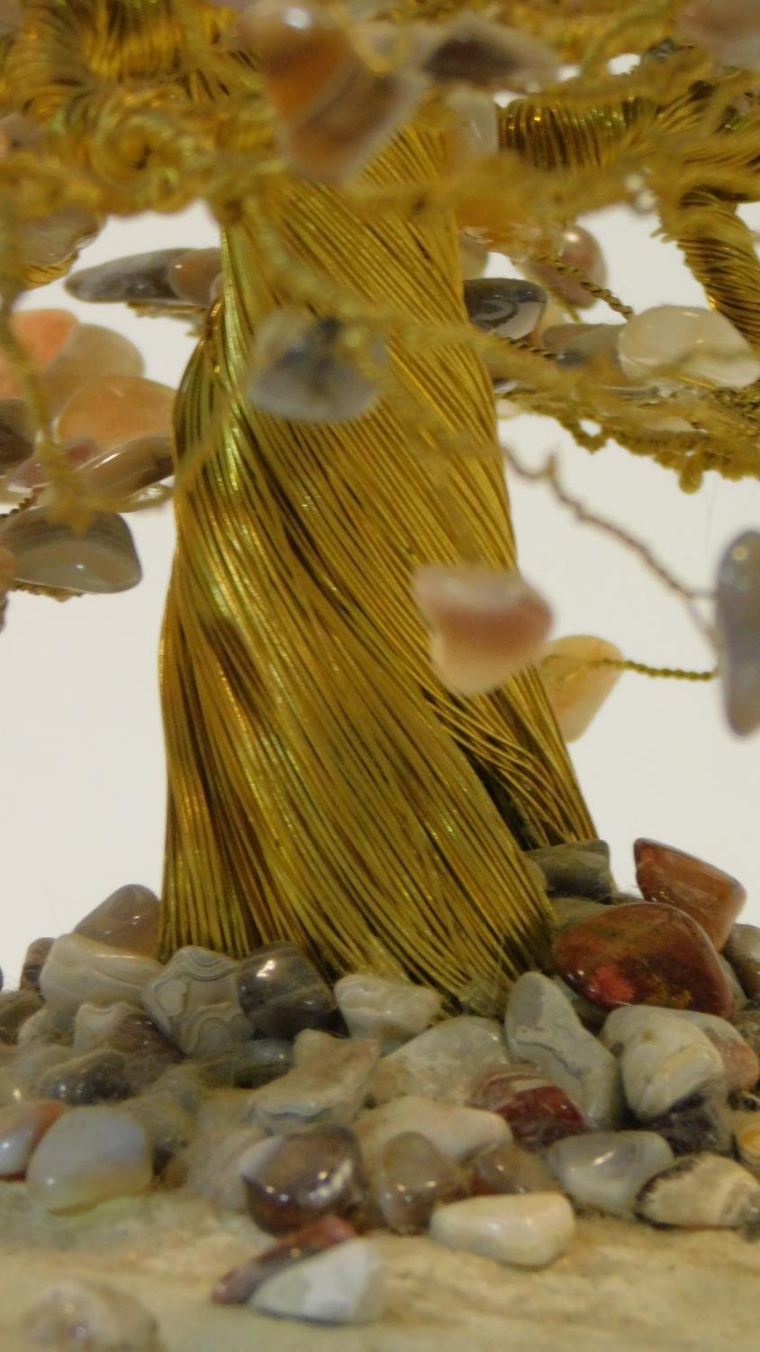 A vintage brass and agate tree on a stone slab base. The leaves are each chips of various coloured - Image 4 of 5