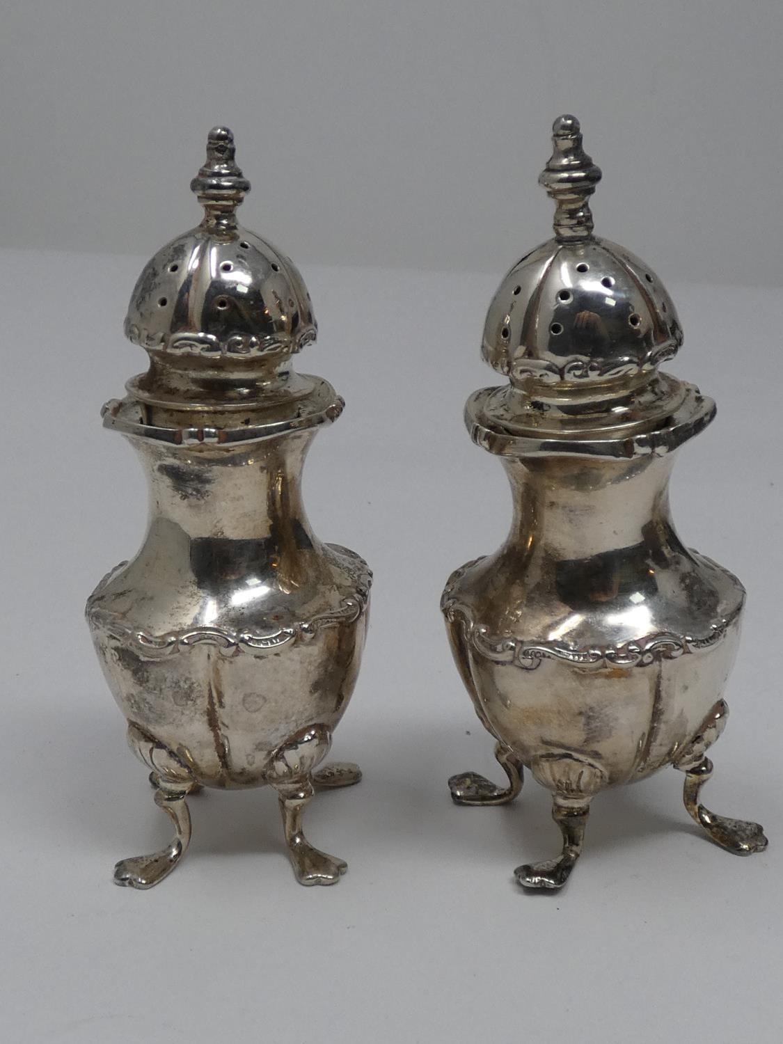 A Victorian silver cruet set hallmarked: ACM Co, for The Alexander Clark Manufacturing Co, 1904, - Image 7 of 8